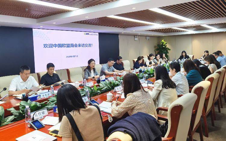 省药品监管局副局长王玲会见中国欧盟商会医疗器械工作组一行