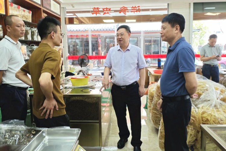 广东省药品监管局副局长严振率队调研指导中药材专业市场管理